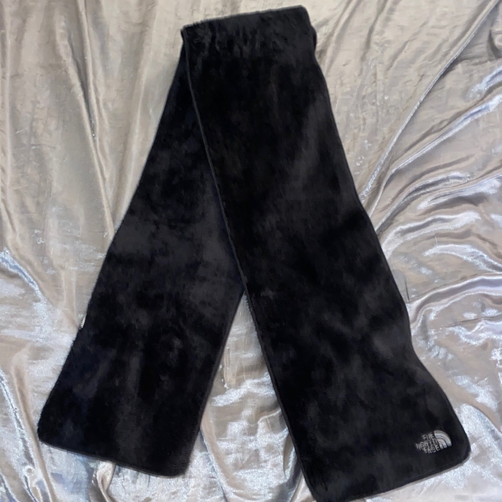 North Face EXTREMELY Soft Black Scarf